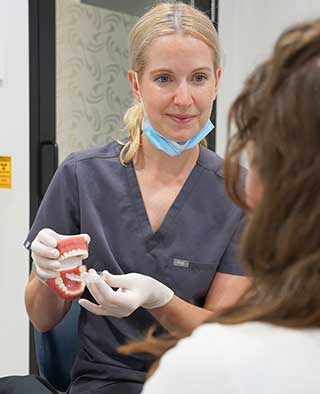 Dr Jasmine with clear aligners for orthodontic patients