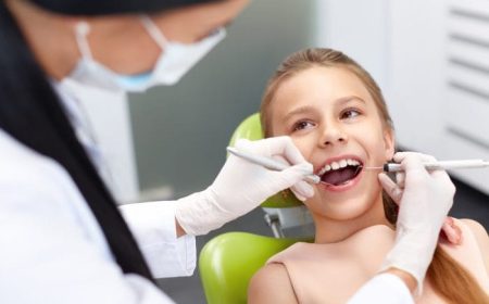Young-girl-in-dentists-chair-having-her-teeth-examined-by-a-dentist-700x467-1